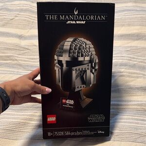 LEGO The Mandalorian Helmet in Black and Dark Gray